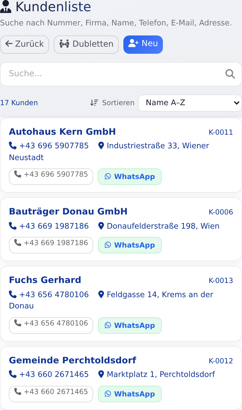 Kundenliste am Handy mit Karten